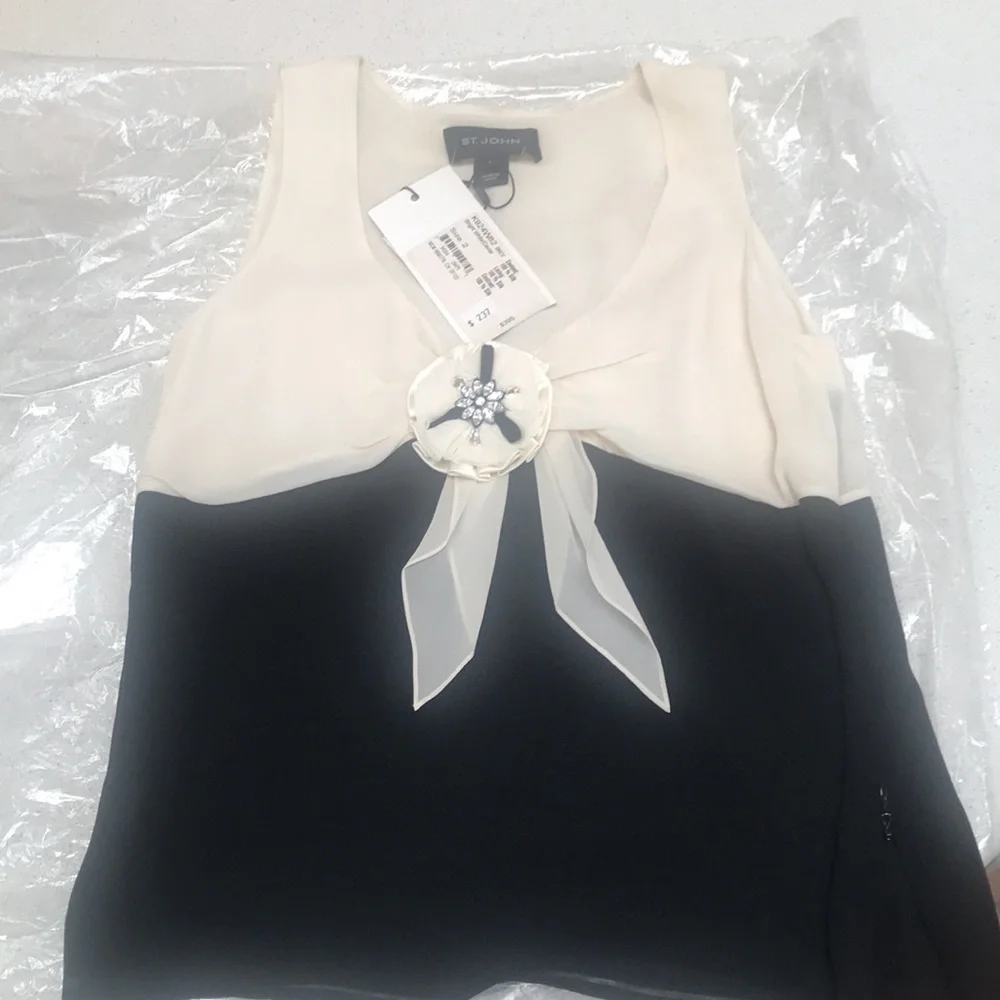 ST.JOHN 100% silk top, white /black top, size 2, with center rhinestone rosette - Picture 2 of 5